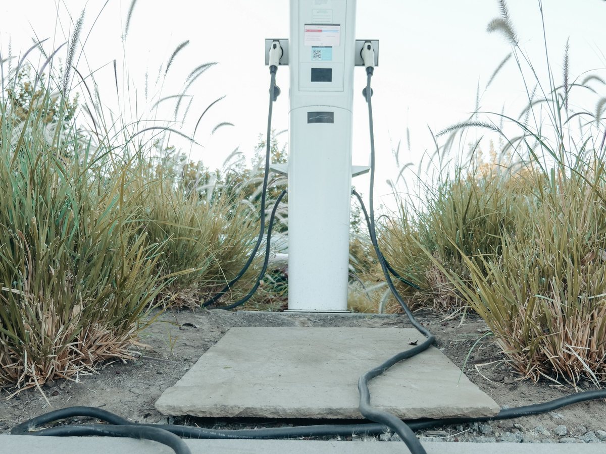 Station de recharge rapide pour véhicules électriques